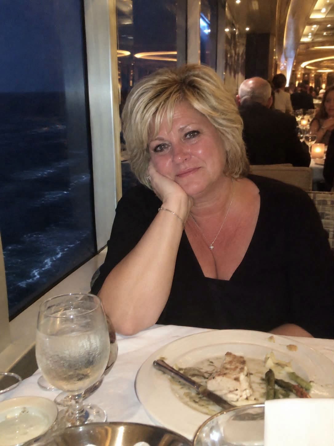 Woman Discovers the Truth About Her Divorce After Unexpectedly Meeting Her First Love on a Cruise