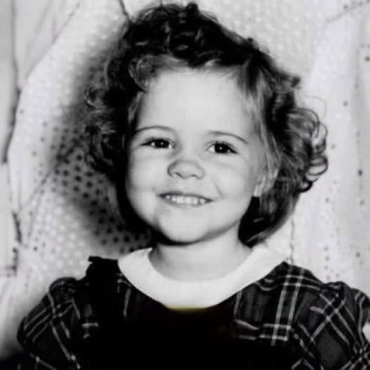 Sally Field’s Journey From Television Comedy to Two Academy Awards